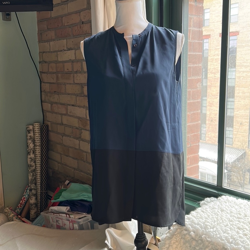Vince sleeveless 2 toned silk blouse